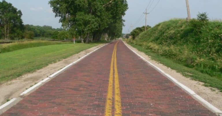5 of the Oldest Roads in the U.S.