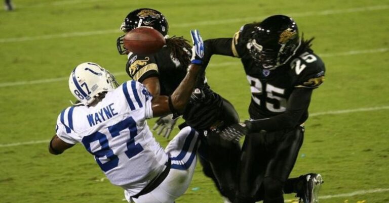 5 NFL Legends Who Should Be in the Hall of Fame